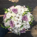 Buchet mireasa cu trandafiri mov si bumbac