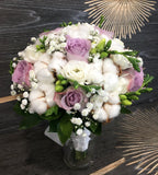 Buchet mireasa cu trandafiri mov si bumbac