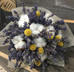 Aranjament cu flori de bumbac, lavanda si craspedia, pret special online!