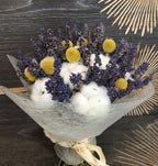 Aranjament cu flori de bumbac, lavanda si craspedia, pret special online!