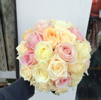Buchet de mireasa din 25 trandafiri in culori pastel