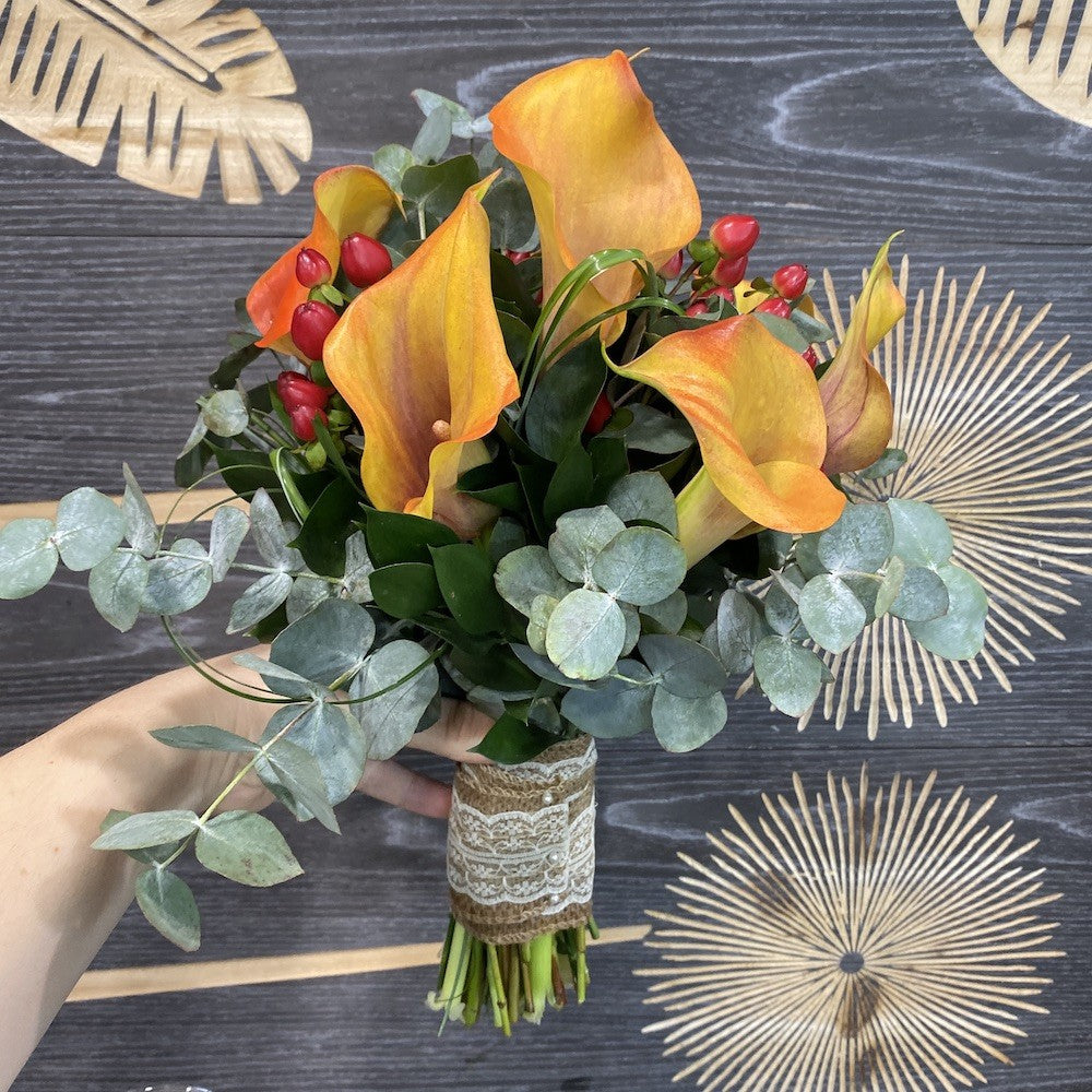 Buchet cununie cale portocalii si hypericum