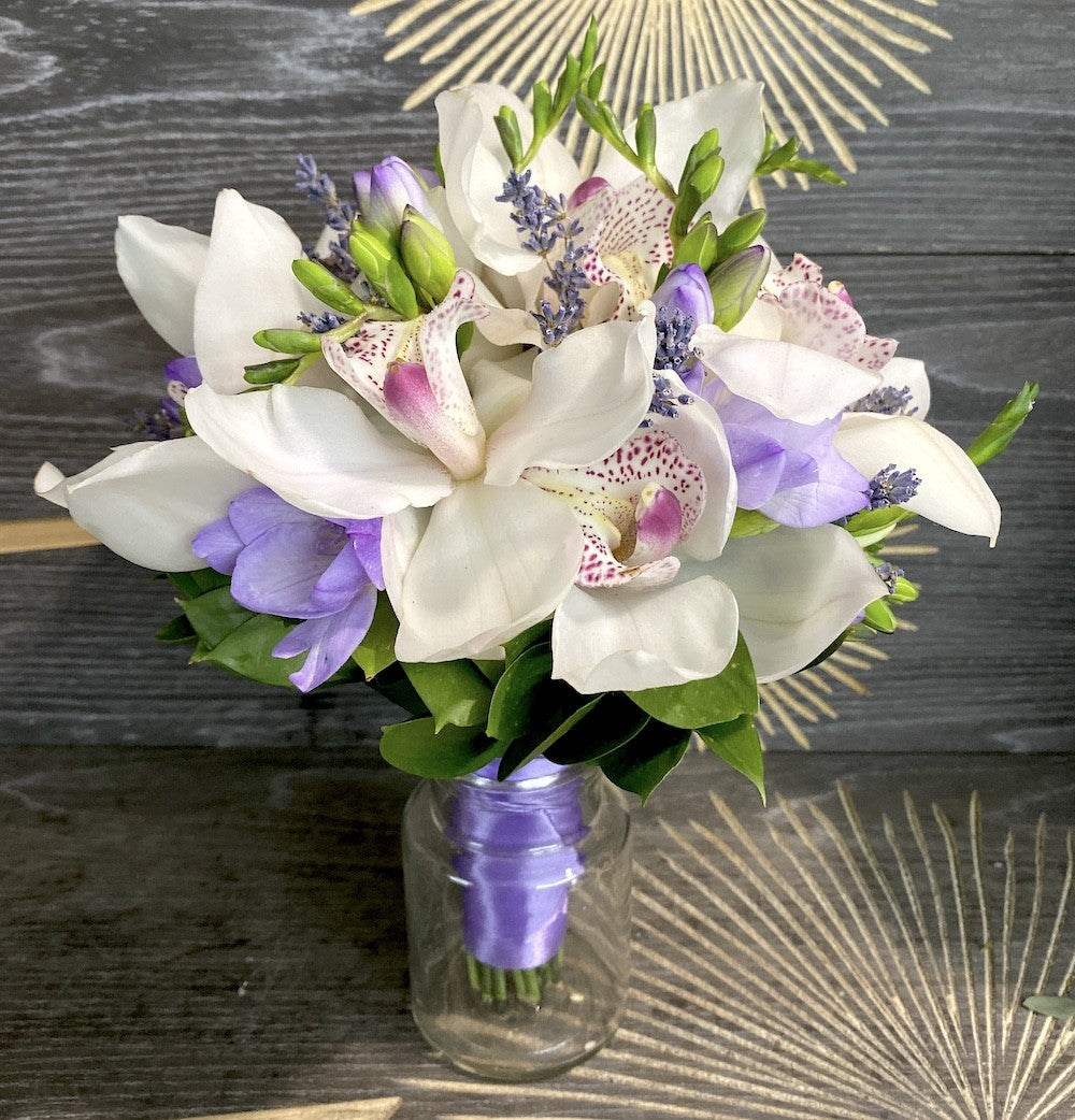 Comanda cele mai frumoase buchete de mireasa orhidee cymbidium la preturi imbatabile!