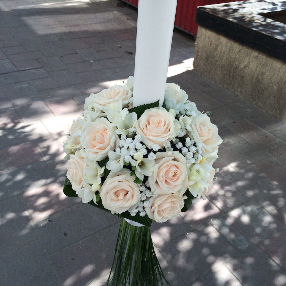 Lumanari nunta cu trandafiri crem si frezii