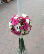 Lumanare de botez cu lisianthus si trandafiri roz