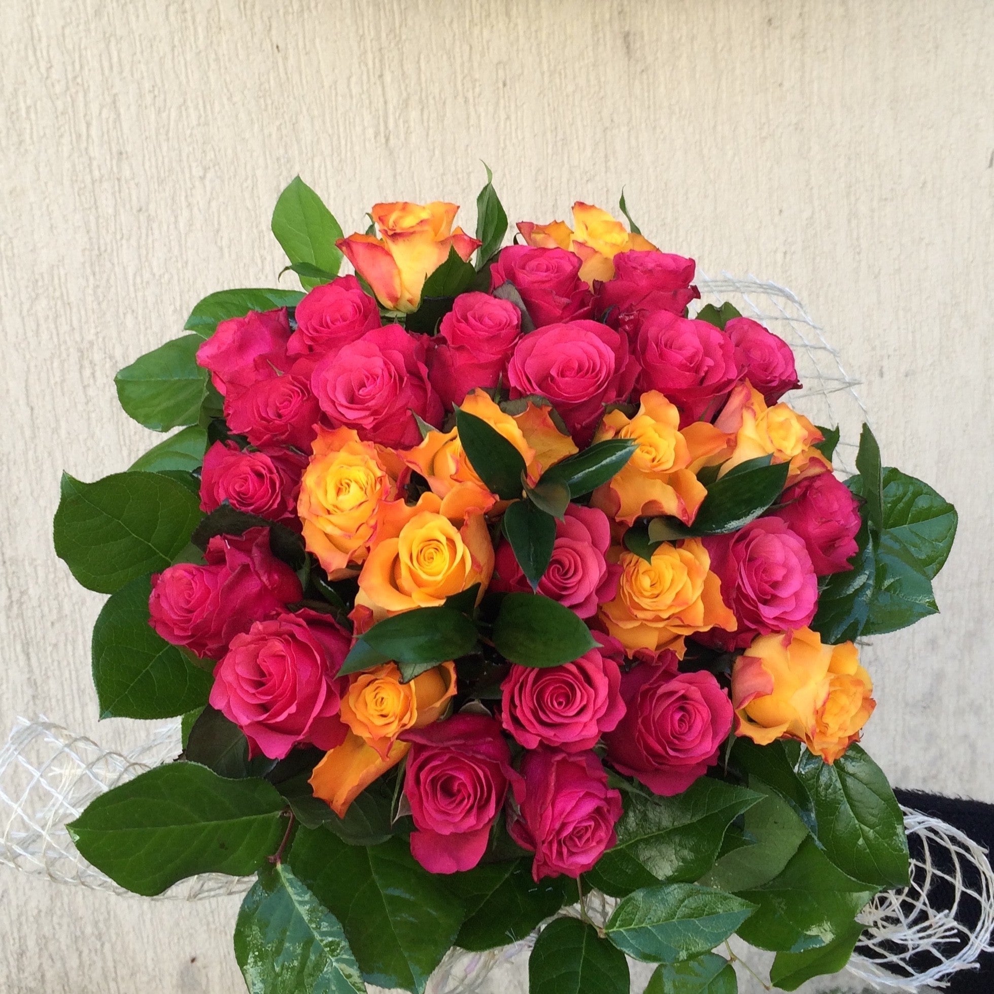 Buchet de oferit dintr-un mix de trandafiri