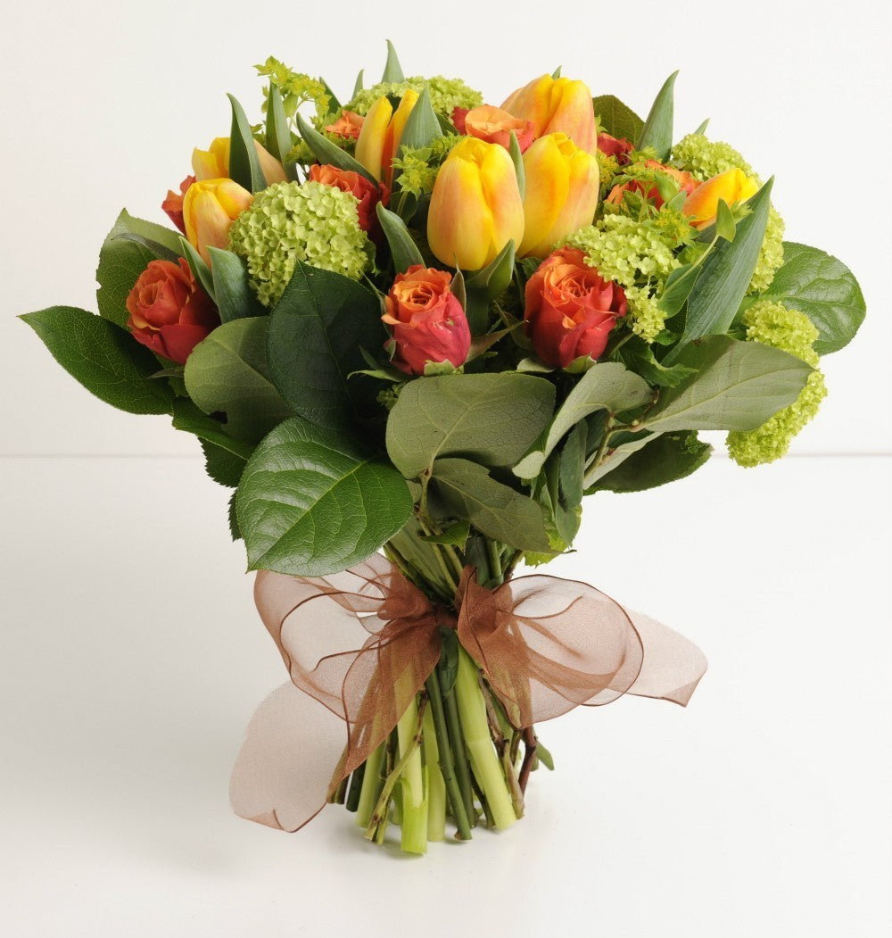 Buchet de lalele, trandafiri si hortensie