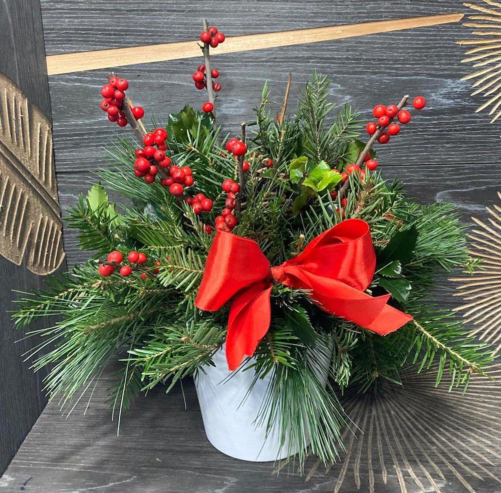 Aranjament Craciun - brad natural, ilex si conuri