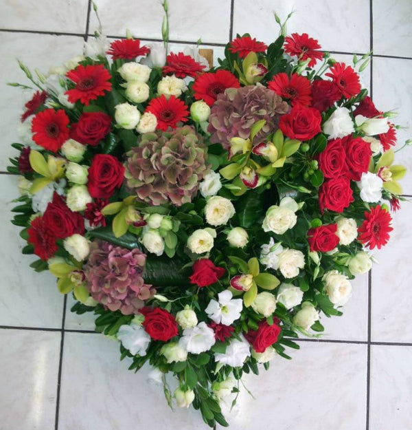 Inima funerara cu orhidee, lisianthus, gerbera, trandafiri