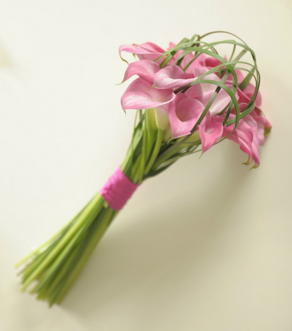 Buchet de mireasa din cale roz si bucle de beargrass