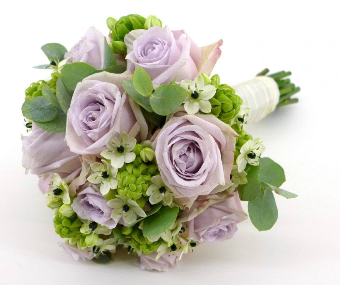 Buchet de mireasa cu trandafiri si ornithogalum