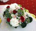 Aranjament de prezidiu cu hortensie, orhidee cymbidium si trandafiri