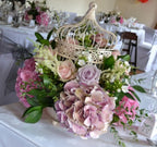 Aranjament floral in colivie cu hortensii, trandafiri si astilbe