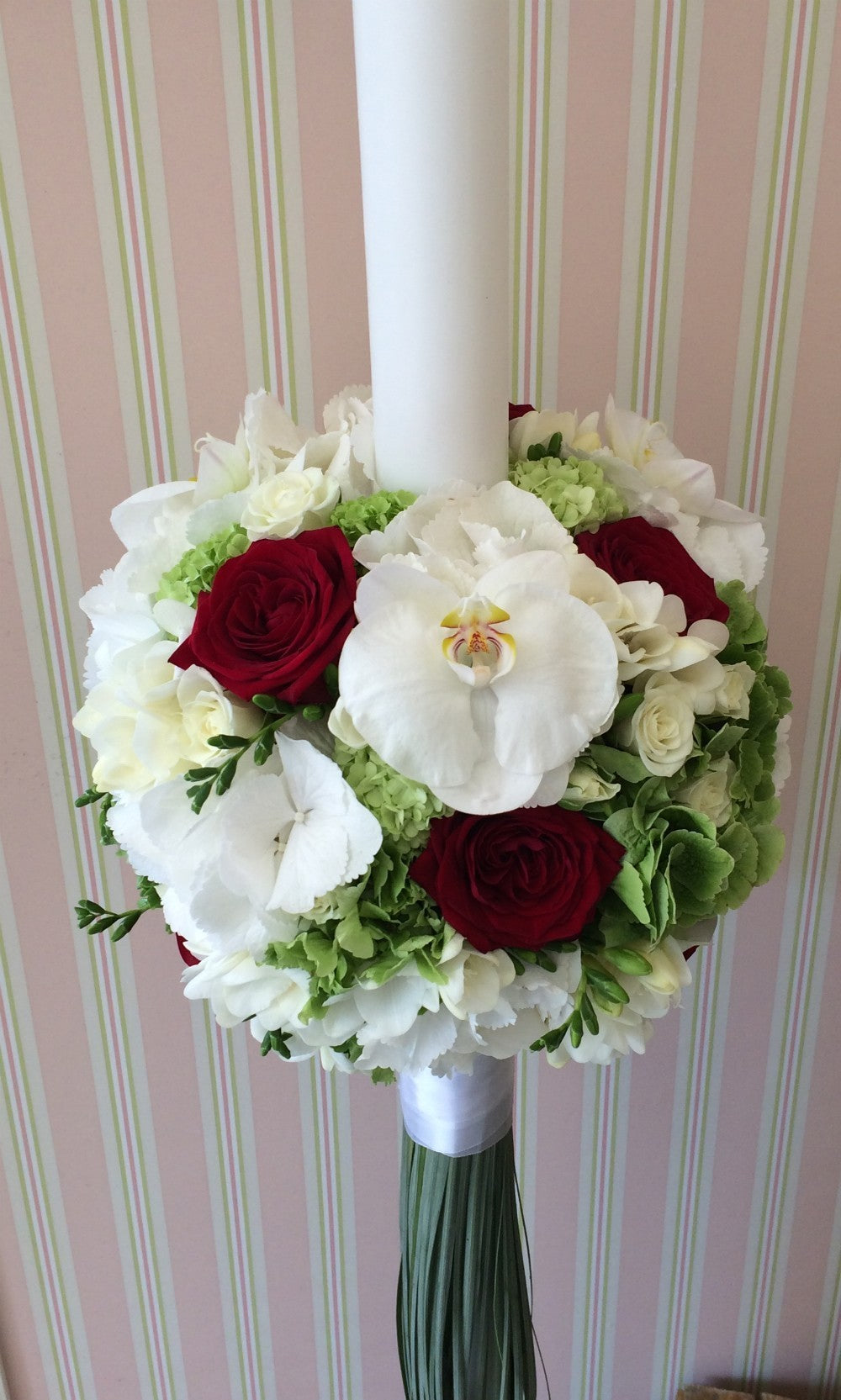 Baptism candle with hydrangea, mini roses and roses