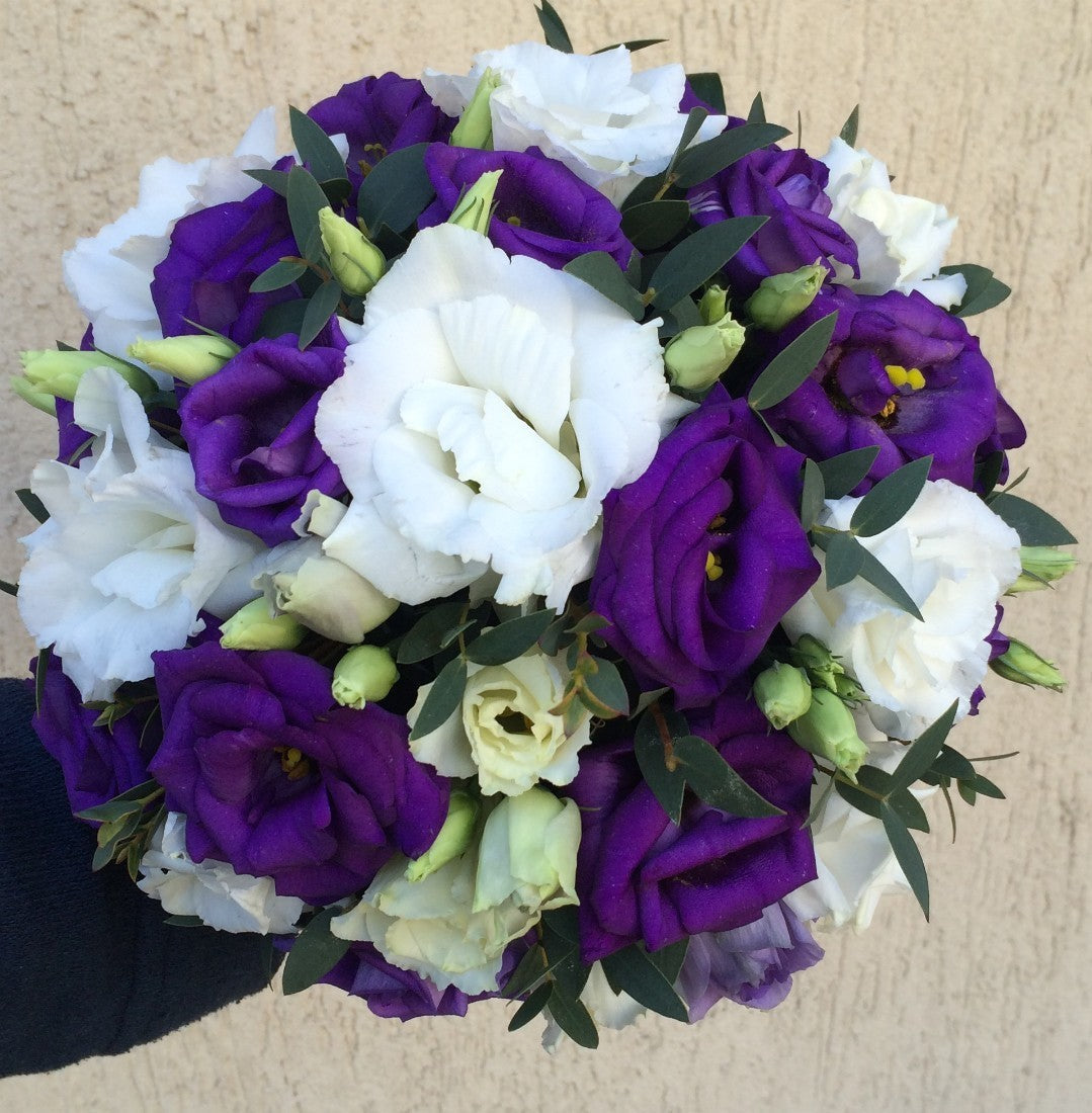 Buchet de cununie din lisianthus batut alb si mov