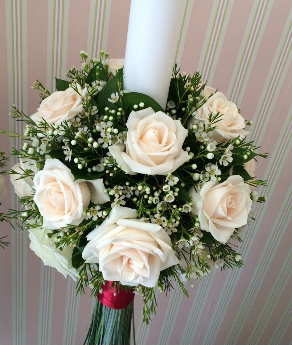 Lumanare de botez din trandafiri crem si wax flowers
