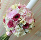 Lumanare de botez cu hortensie, frezii, lisianthus si minirose