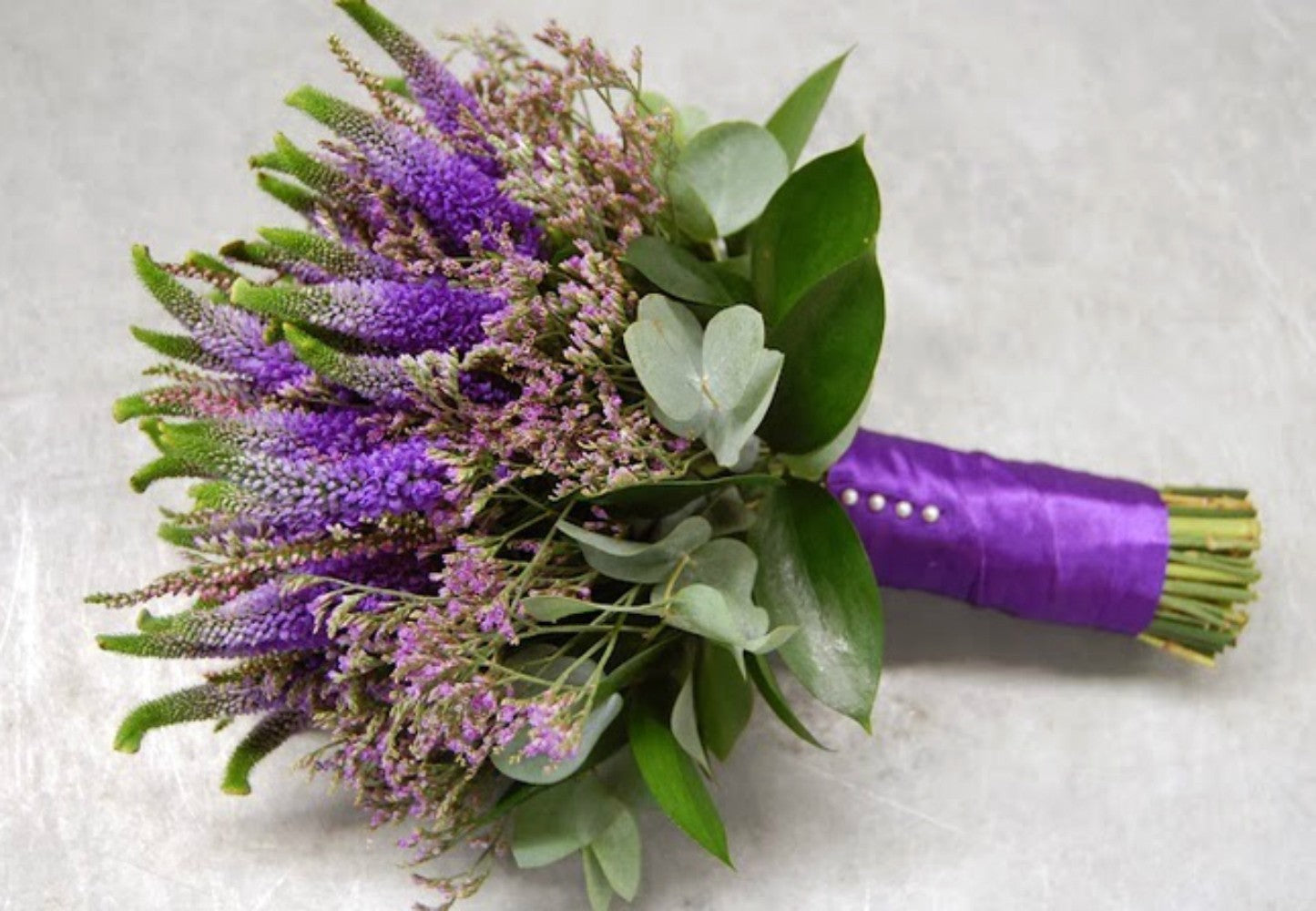 Buchet de mireasa rustic din veronica si limonium