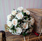 Buchet de cununie din trandafiri crem si  wax flowers