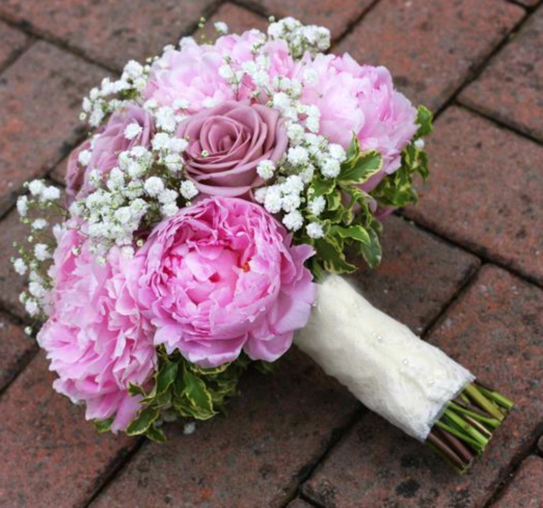 Buchet de cununie din trandafiri si bujori