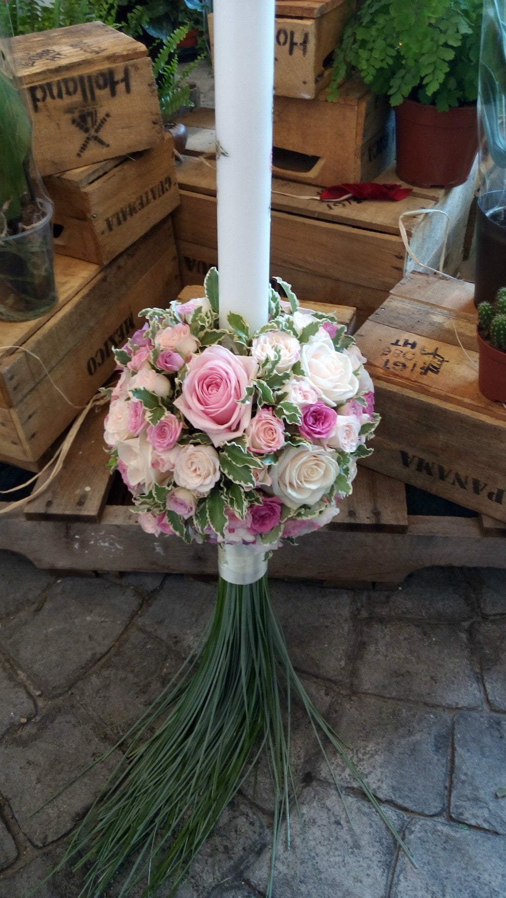 Lumanari de cununie din minirose, trandafiri si pittosporum