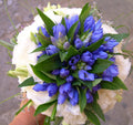 Buchet mireasa cu gentiana, lisianthus si limonium