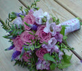 Buchet mireasa mov cu trandafiri, frezii si veronica