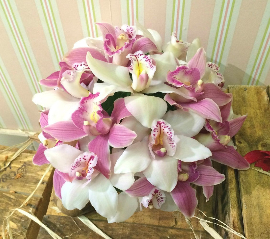 Buchet de mireasa din orhidee cymbidium alba si roz