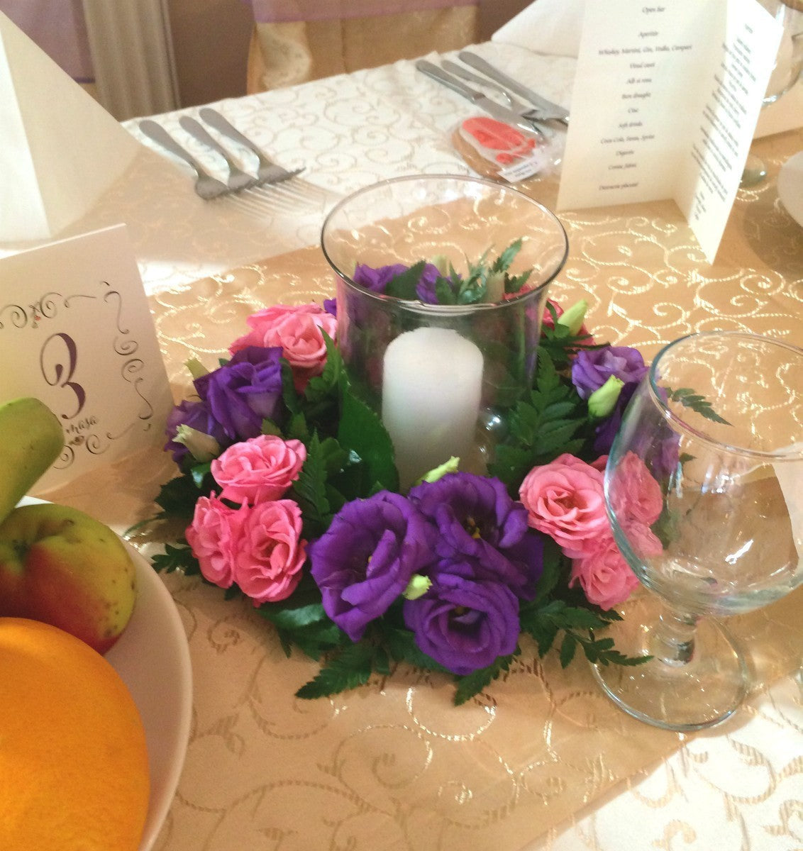 Aranjament de masa cu lisianthus si minirose