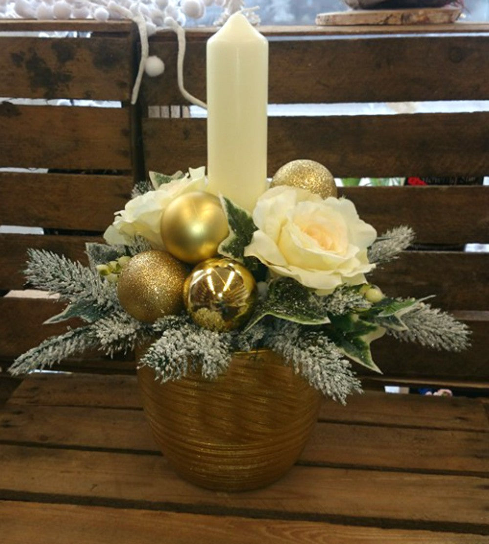 Aranjament de Craciun din brad natural si trandafiri