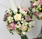 Lumanari din cununie dintr-un mix de trandafiri, frezii si lavanda