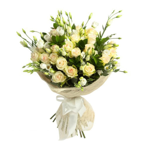 Buchet de trandafiri si lisianthus