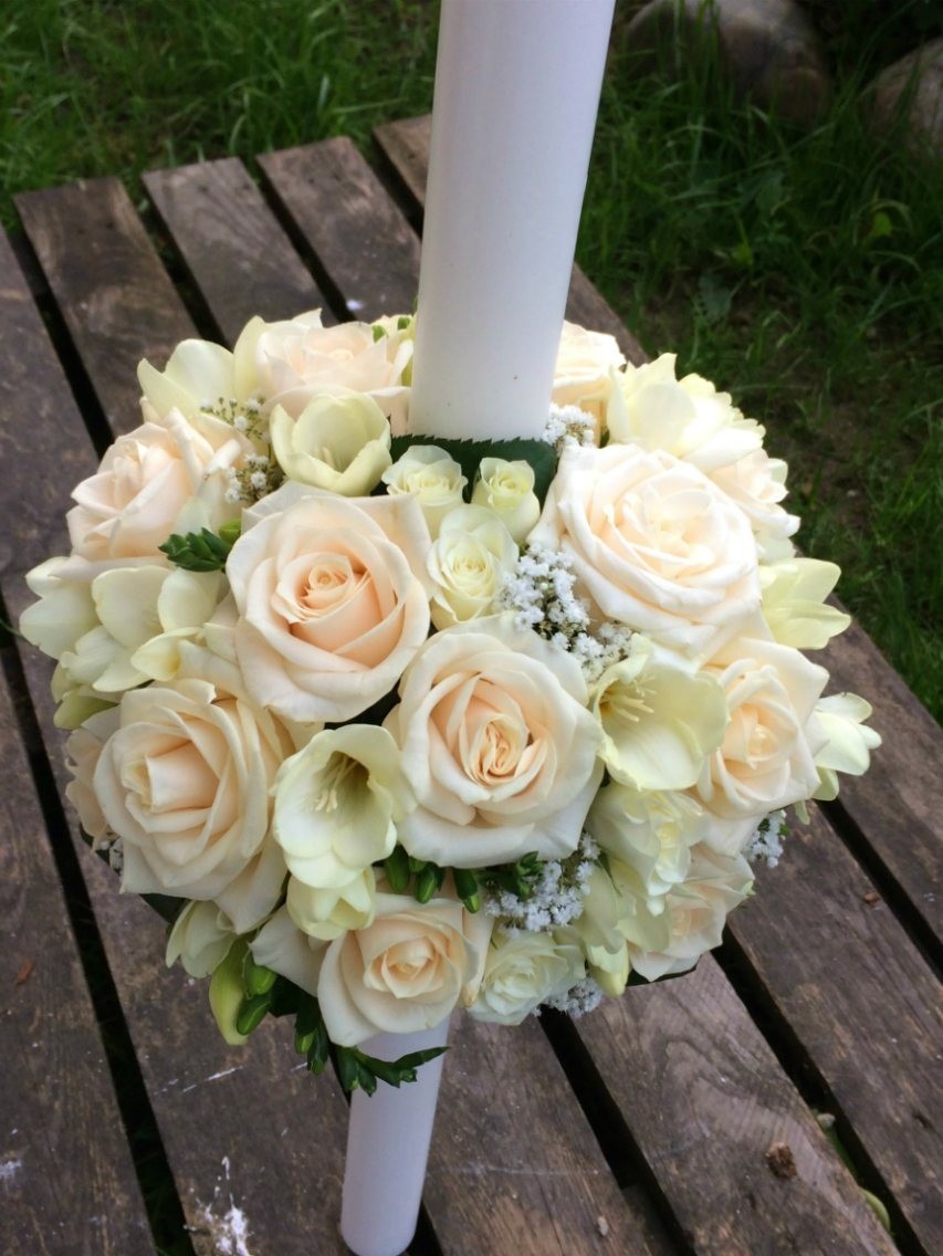 Lumanare botez cu trandafiri crem si minirose