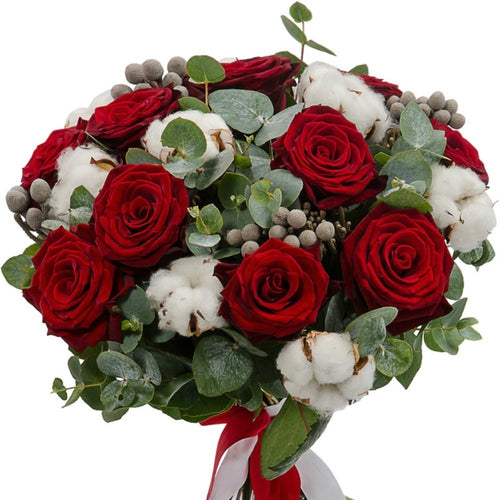 Buchet cu trandafiri, brunia si flori de bumbac