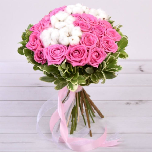 Buchet cu flori de bumbac si trandafiri roz - prosperitate si gratie