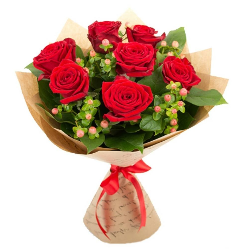 Buchet de trandafiri rosii si hypericum