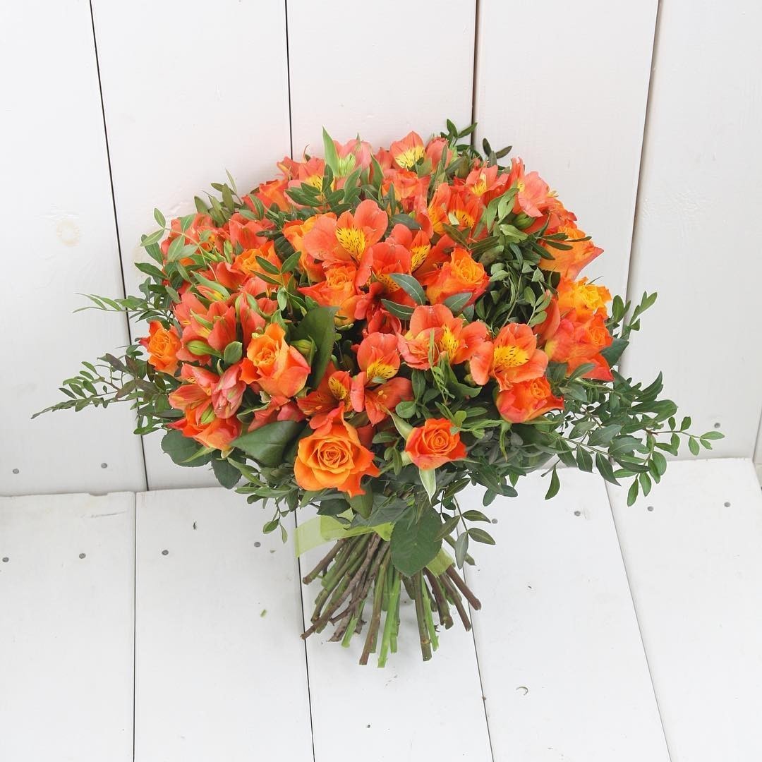 Buchet flori portocalii -  trandafiri si alstromeria
