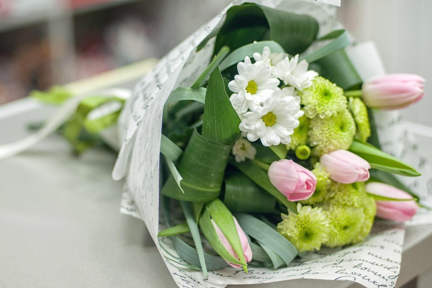 Comanda online buchete de lalele la cel mai bun pret cu livrare rapida!