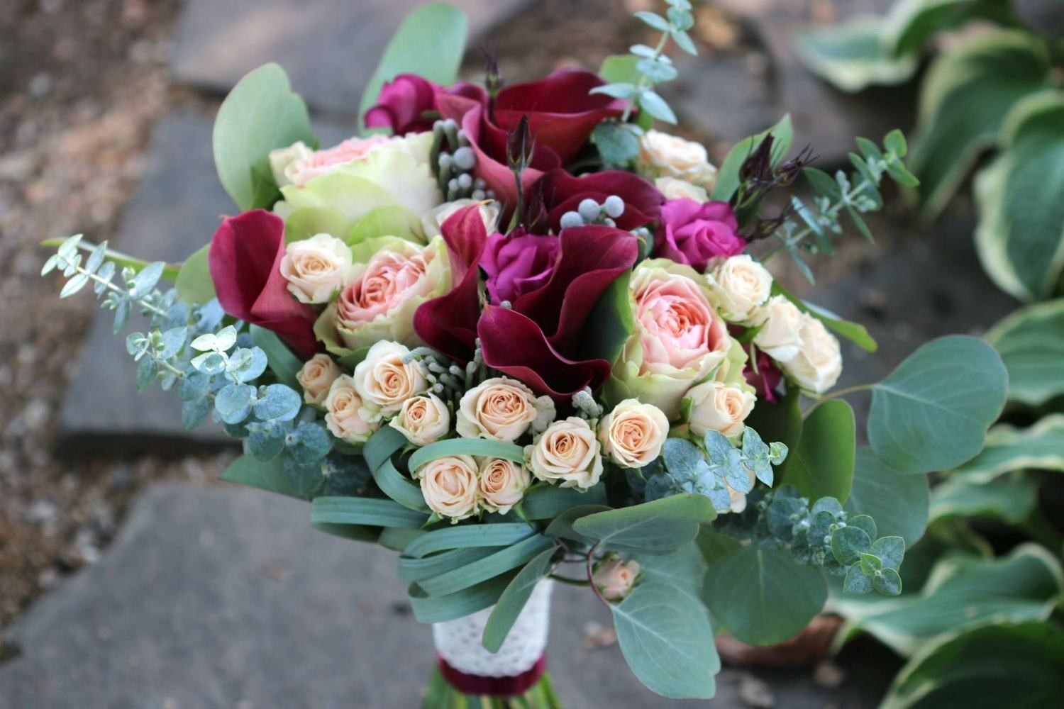 Comanda modele de buchete mireasa la preturi imbatabile, cu livrare!