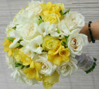 Buchet de cununie din trandafiri si frezii