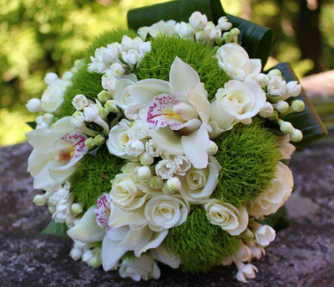 Buchet de cununie bouvardia si dianthus green trick