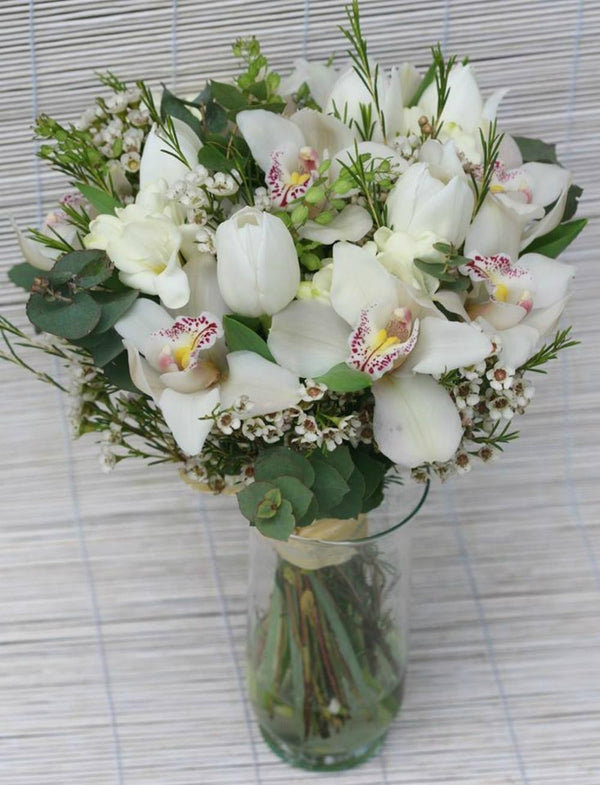 Buchet flori de primavara - lalele, frezii si orhidee