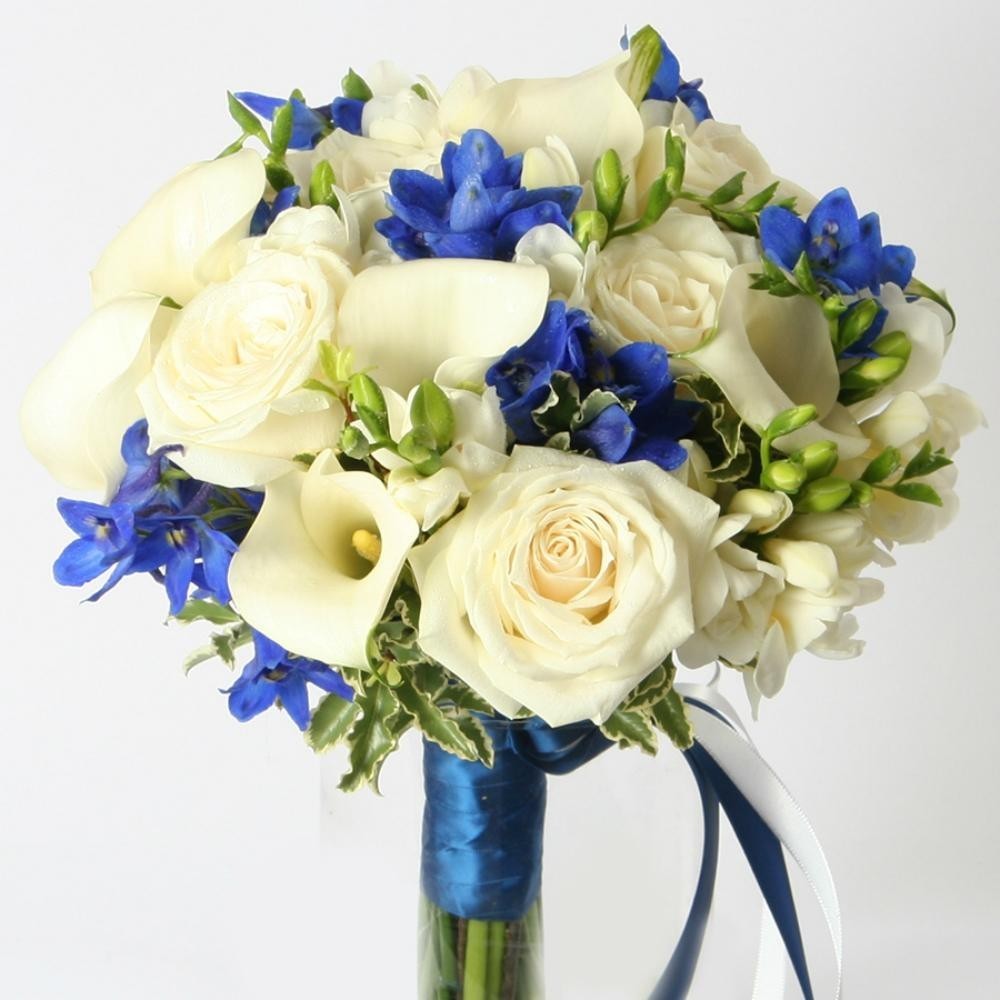 Buchet mireasa delphinium albastru, cale si frezii