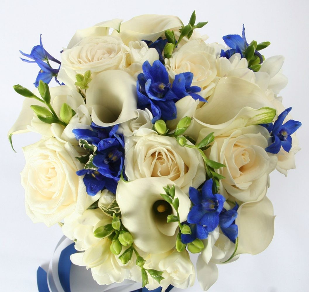 Buchet mireasa delphinium albastru, cale si frezii