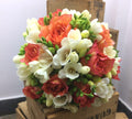 Buchet cununie trandafiri portocalii si frezii