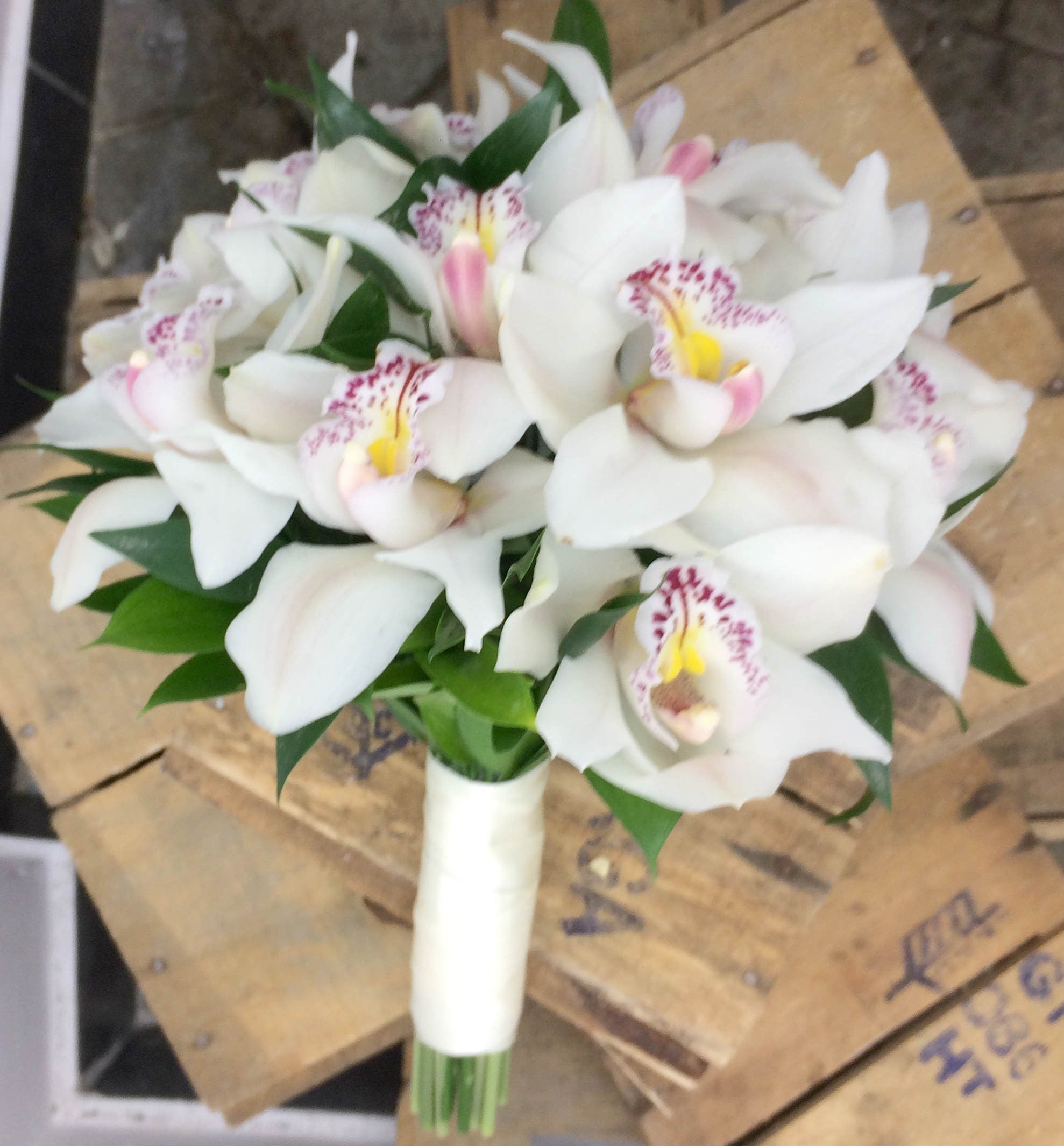Buchet mireasa din orhidee cymbidium alba