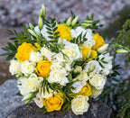 Buchet de nasa trandafiri galbeni si minirose