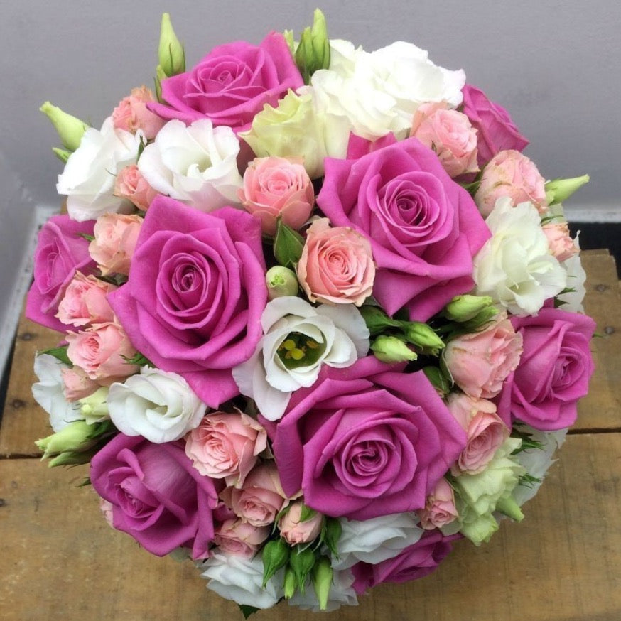 Buchet cununie trandafiri roz si lisianthus cel mai bun pret si livrare!