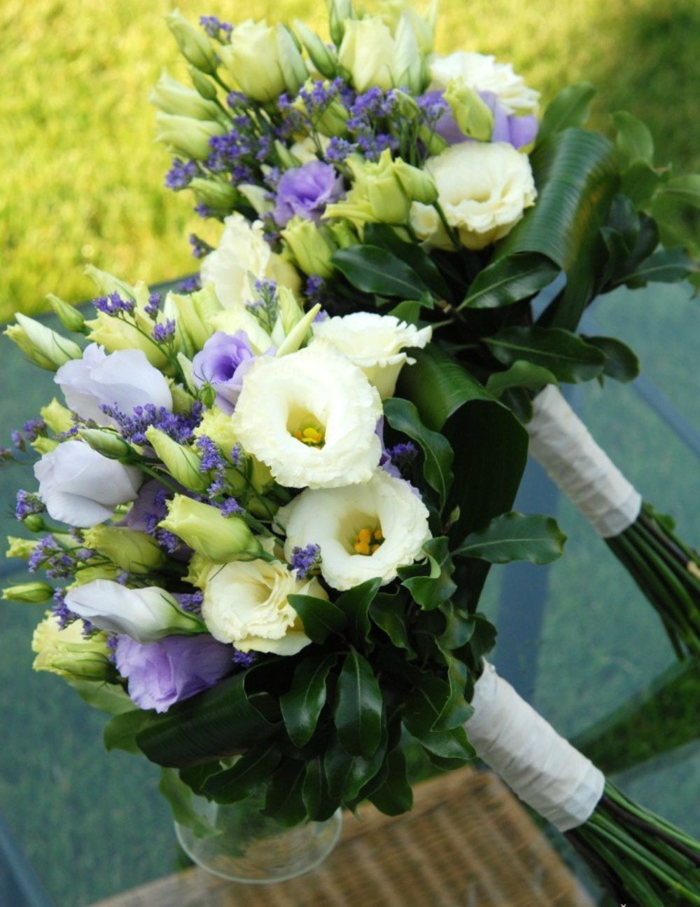 Buchet domnisoara de onoare lisianthus si lavanda la cel mai bun pret!
