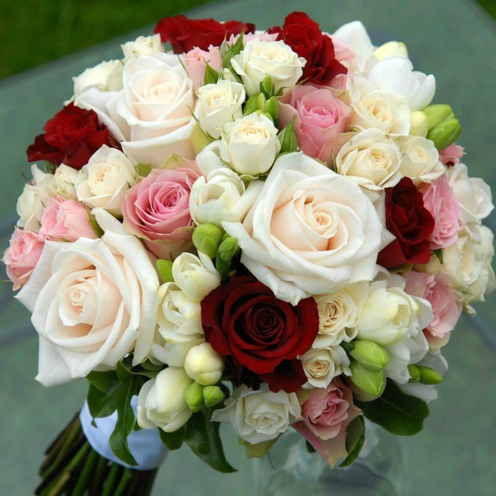 Buchet de mireasa - mix de trandafiri